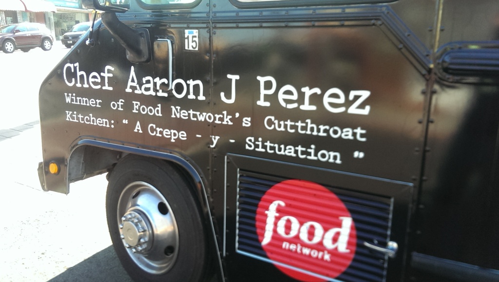 Chef Aaron J. Perez and his food truck Vaka Burger © The Mexico Report